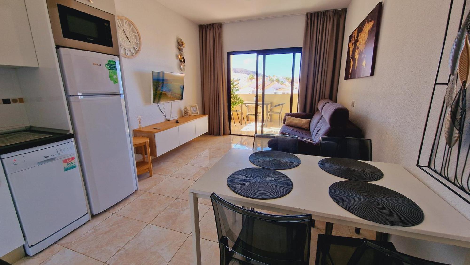 Lana Castle With Sea View Apartment